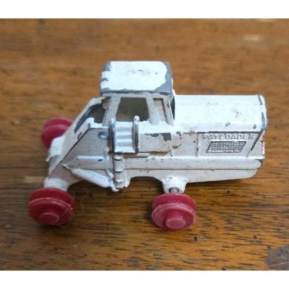 PAYLOADER 8105 Shovel Car #8105 Made in Hong Kong White Universal Products Vntg